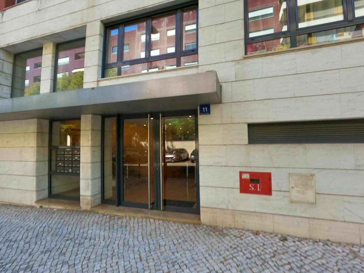 Apartment Lisbon, Modern T2 In Parque Nacoes, Lisbon